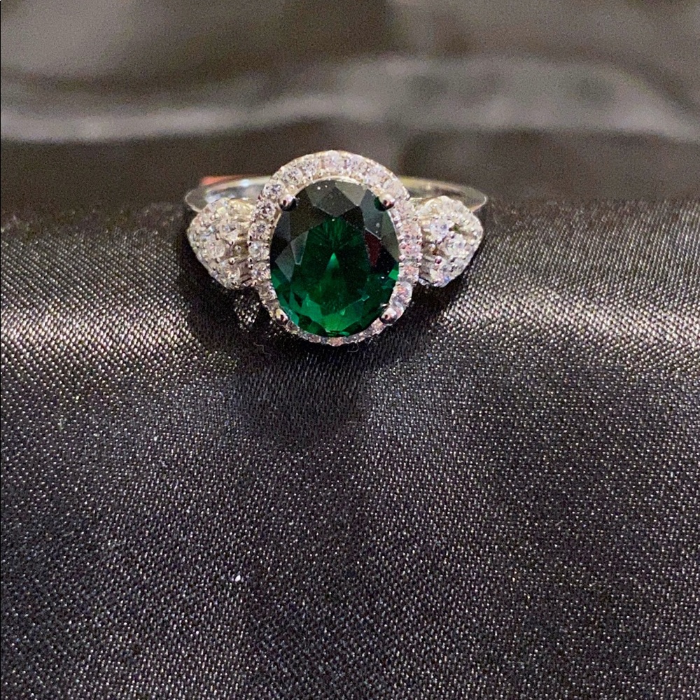 Simulated Emerald Ring - Picture 5 of 5